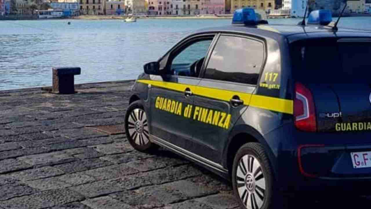 Napoli Guardia finanza