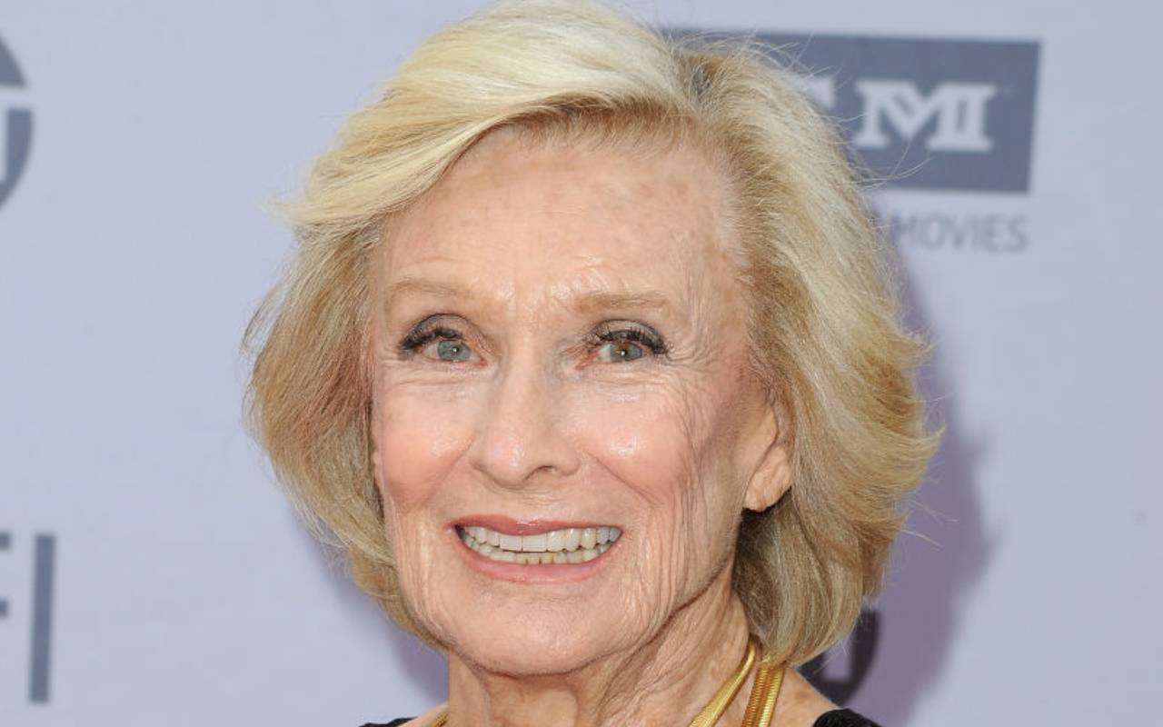 Cloris Leachman,