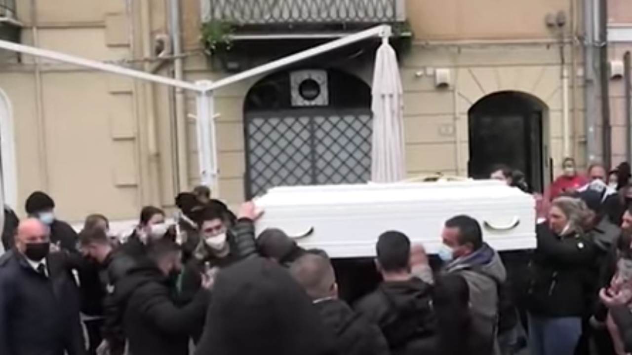 Palermo funerale antonella