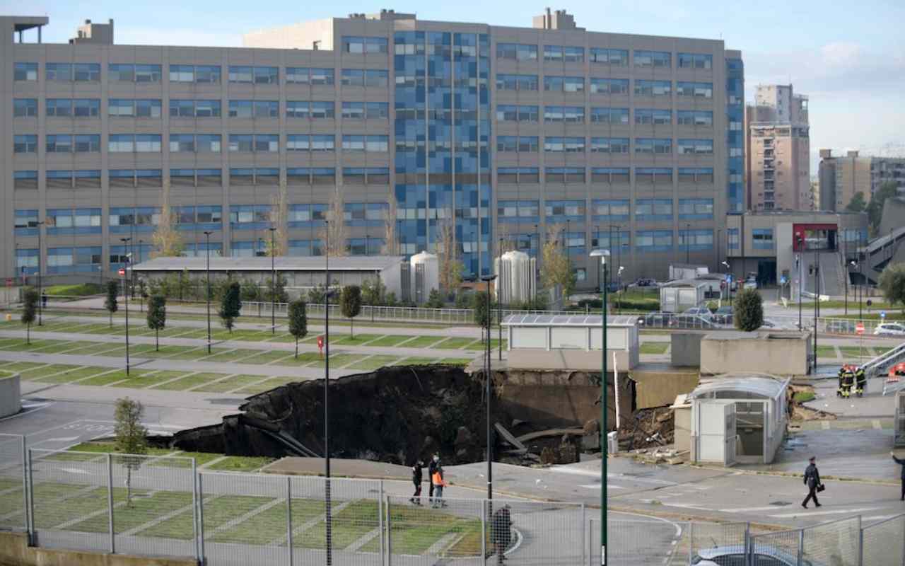 Voragine ospedale del Mare (foto Twitter)