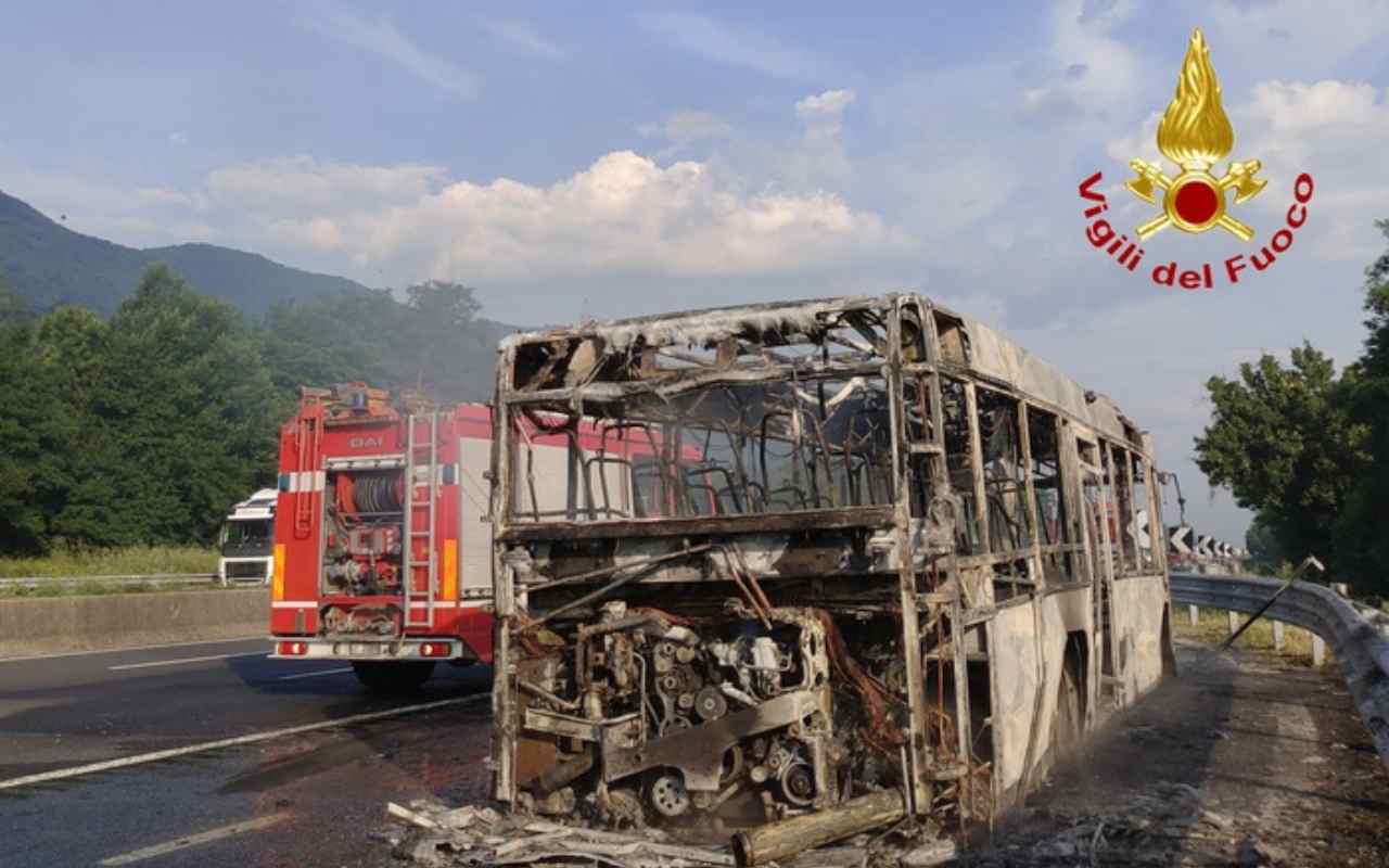 Bus in fiamme