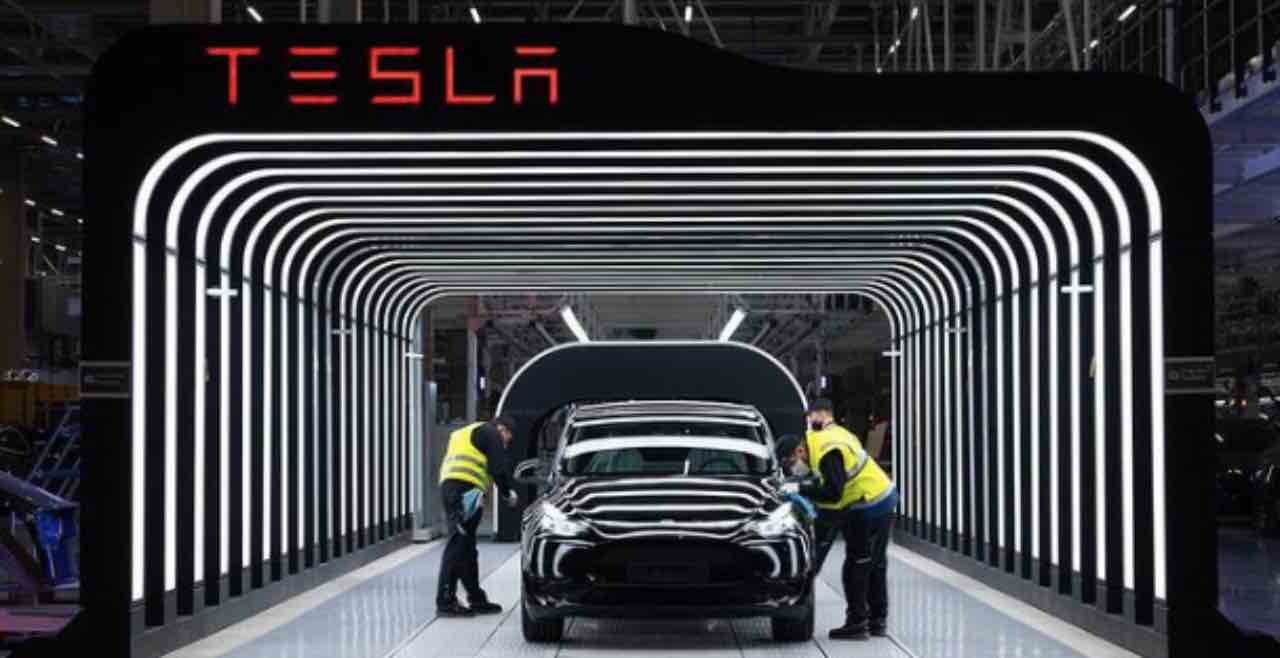 Tesla modello economico