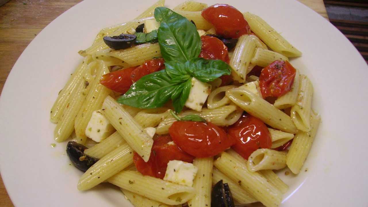 Insalata di pasta mediterranea