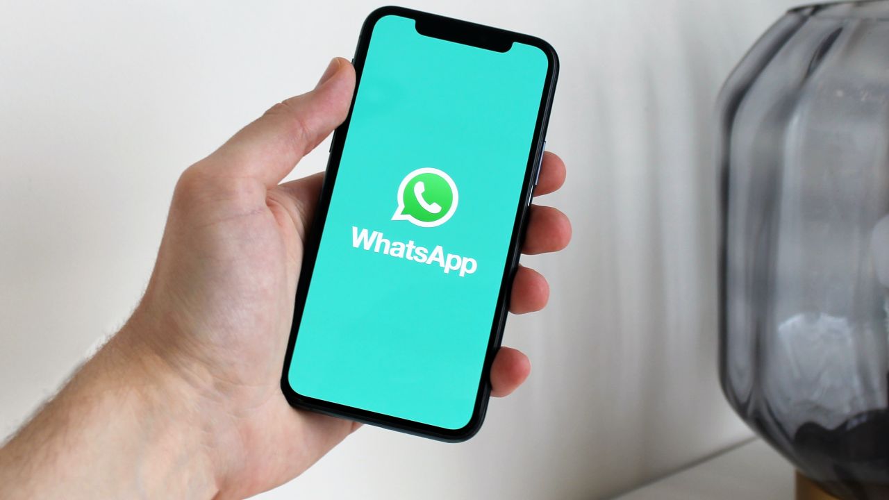 Svolta Whatsapp: puoi recuperare messaggi cancellati solo per te e eliminarli a tutti