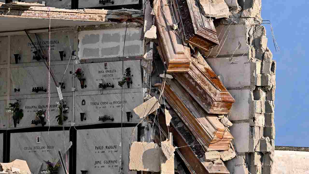 Crollo al Cimitero Monumentale di Poggioreale