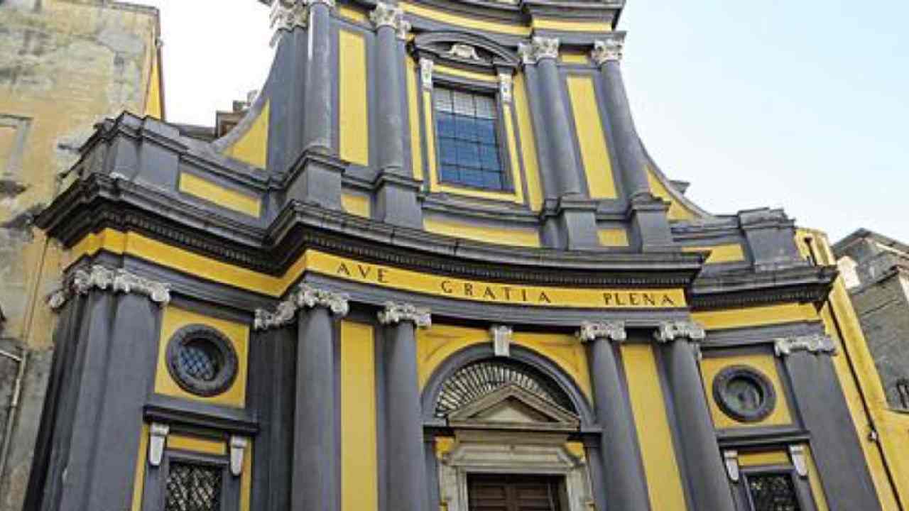Rapina Basilica della Santissima Annunziata Maggiore a Napoli